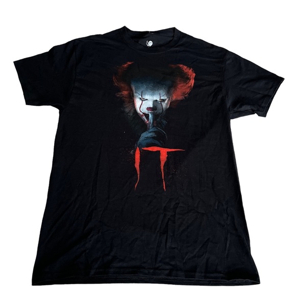 IT Penny Wise Black Graphic Short Sleeve T-Shirt size Medium (New in bag) - Picture 1 of 9